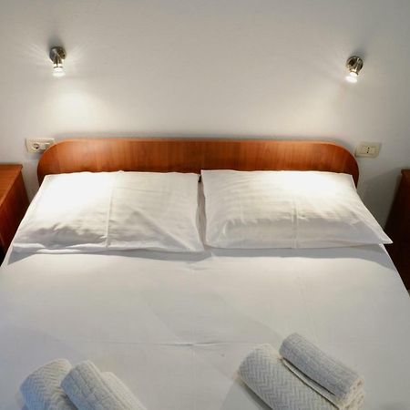 Sesar Apartments Krk - No. 1 Iva Krk Town Eksteriør billede