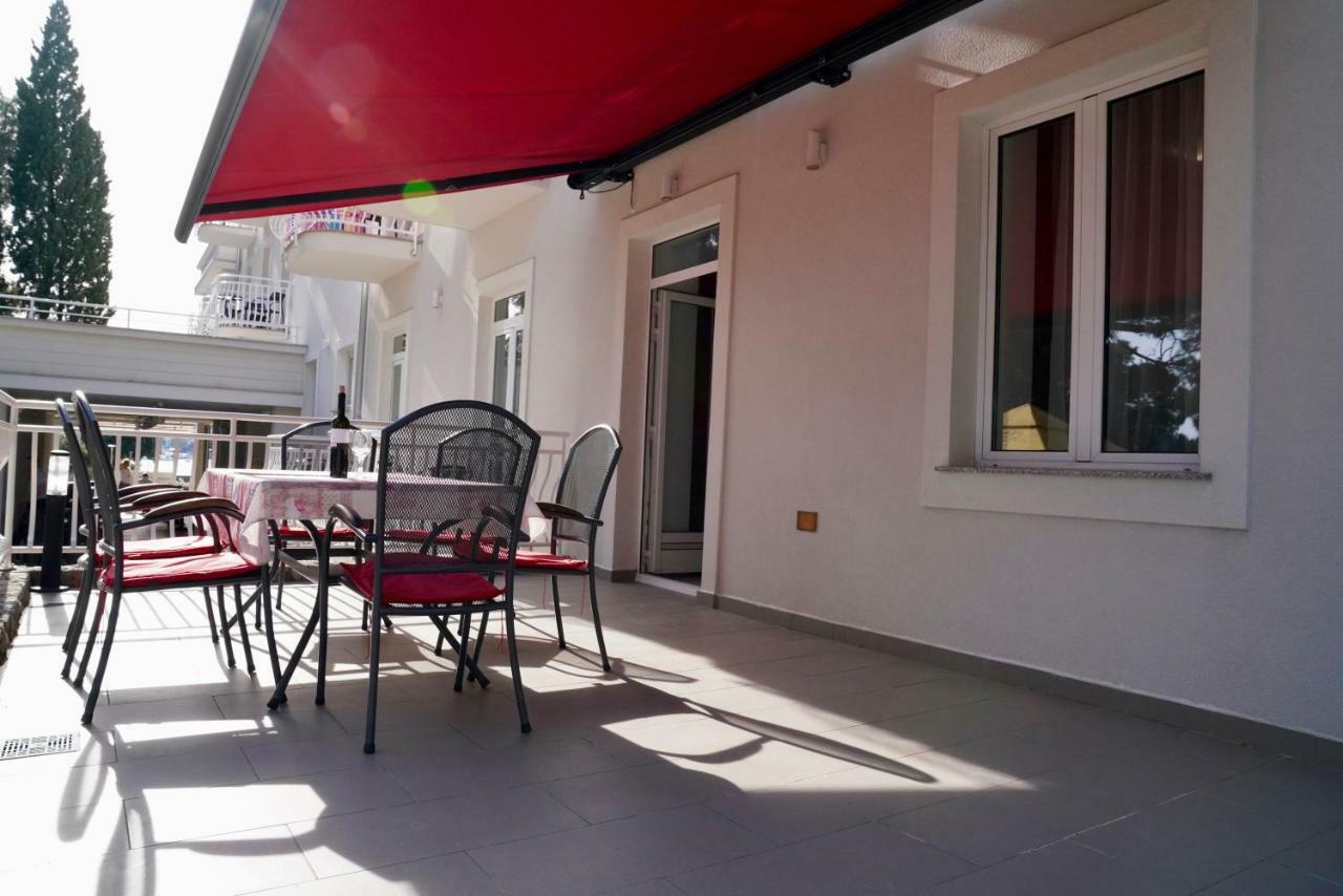 Sesar Apartments Krk - No. 1 Iva Krk Town Eksteriør billede
