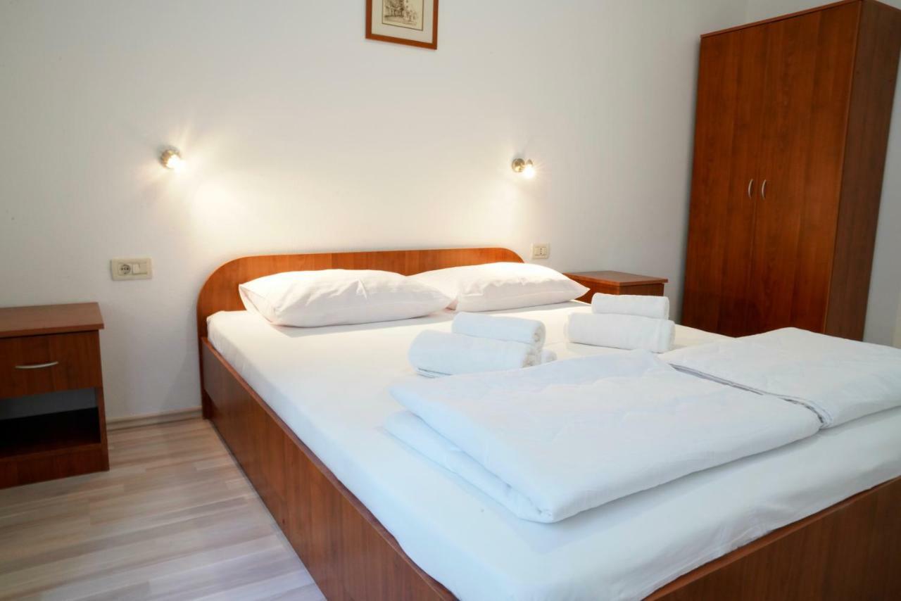 Sesar Apartments Krk - No. 1 Iva Krk Town Eksteriør billede