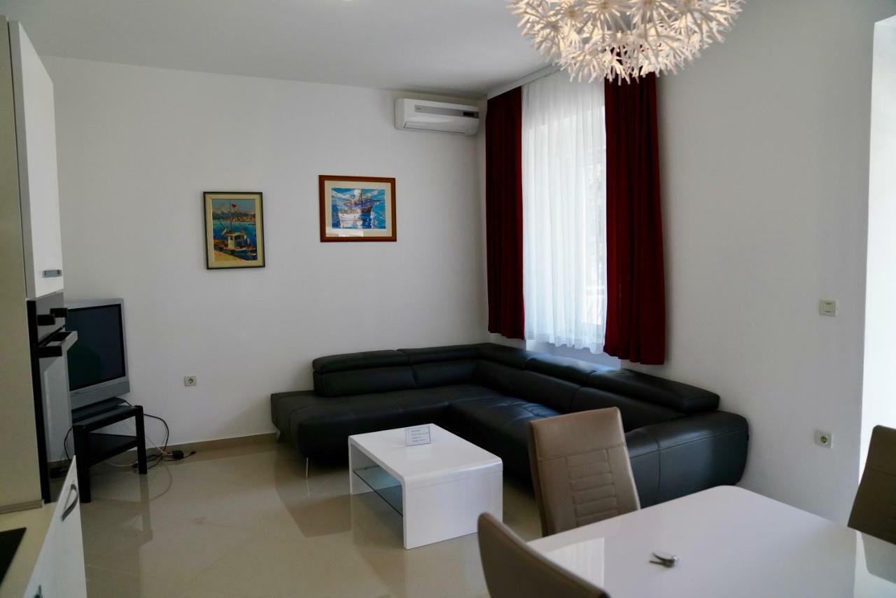 Sesar Apartments Krk - No. 1 Iva Krk Town Eksteriør billede