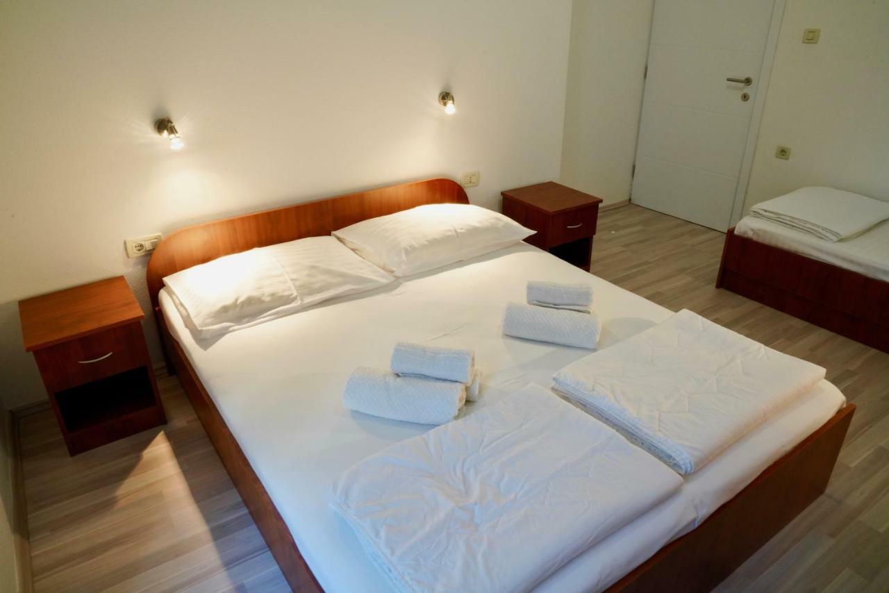 Sesar Apartments Krk - No. 1 Iva Krk Town Eksteriør billede